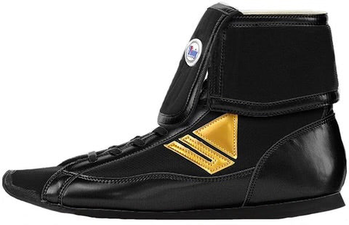 Side angle of the Winning RS-001 black leather and mesh boxing shoe with plain lacing