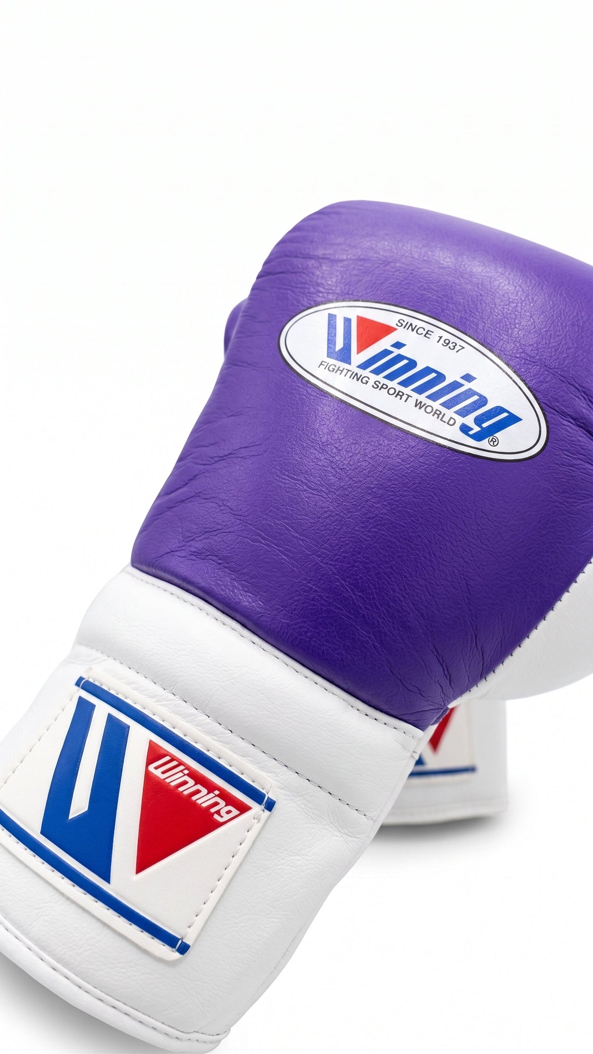 Winning lace-up boxing glove with lavender purple back, white palm and white cuff, pastel finish - palm and closure detail
